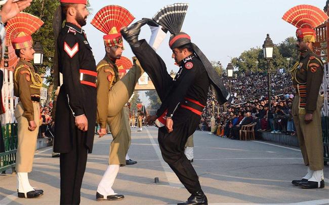 巴基斯坦当地特色——印巴降旗大斗法