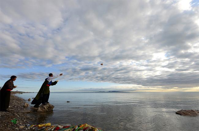 探秘青海湖神秘古老的祭海仪式